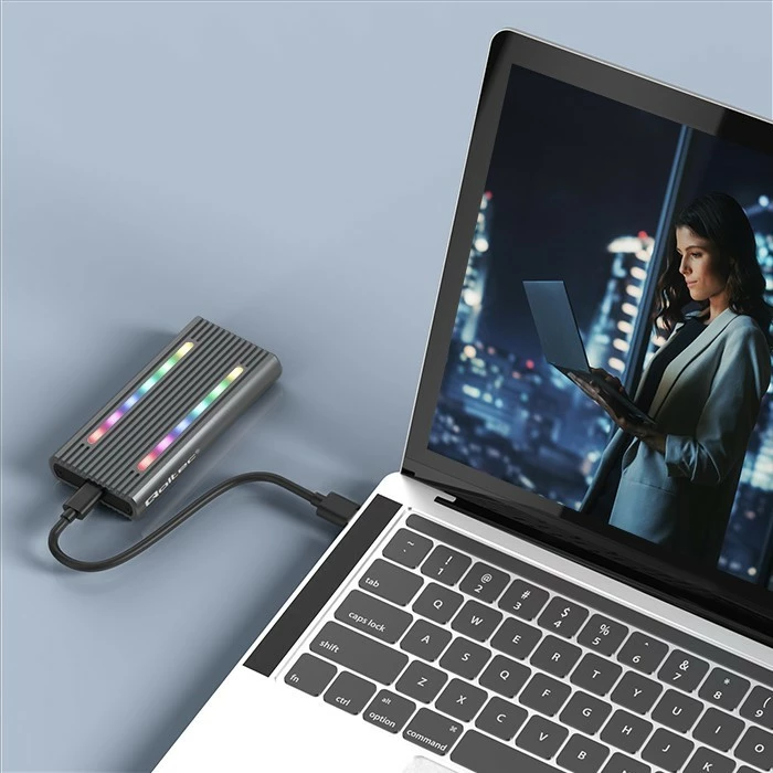 Kasë Qoltec 52272 për SSD M.2 NVMe/SATA, USB-C, 4TB, Gri me RGB LED
