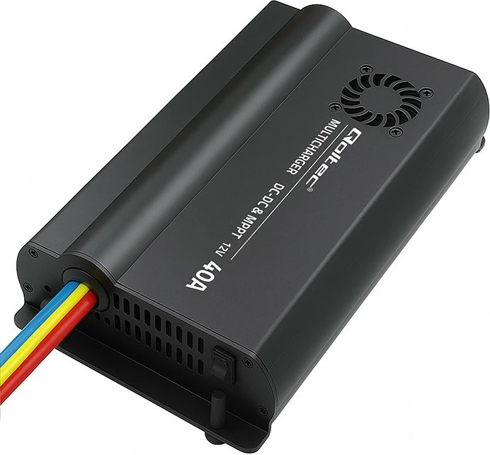 Karikues automatik DC-DC Qoltec 51921, 12V, 40A, me MPPT, për bateri LiFePO4 AGM GEL STD, Zi