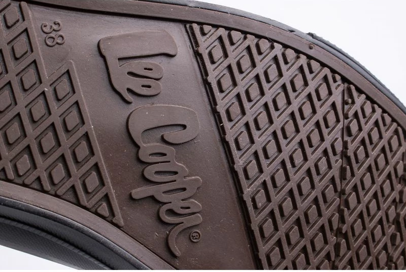 Atlete për femra Lee Cooper, të zeza