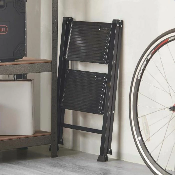 Shkallë dyshkallëshe çeliku VonHaus 3515436, palosëse slimline, kapacitet 150 kg, e zezë