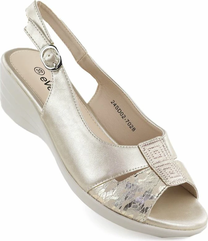 Sandale platforme për femra eVento, të arta