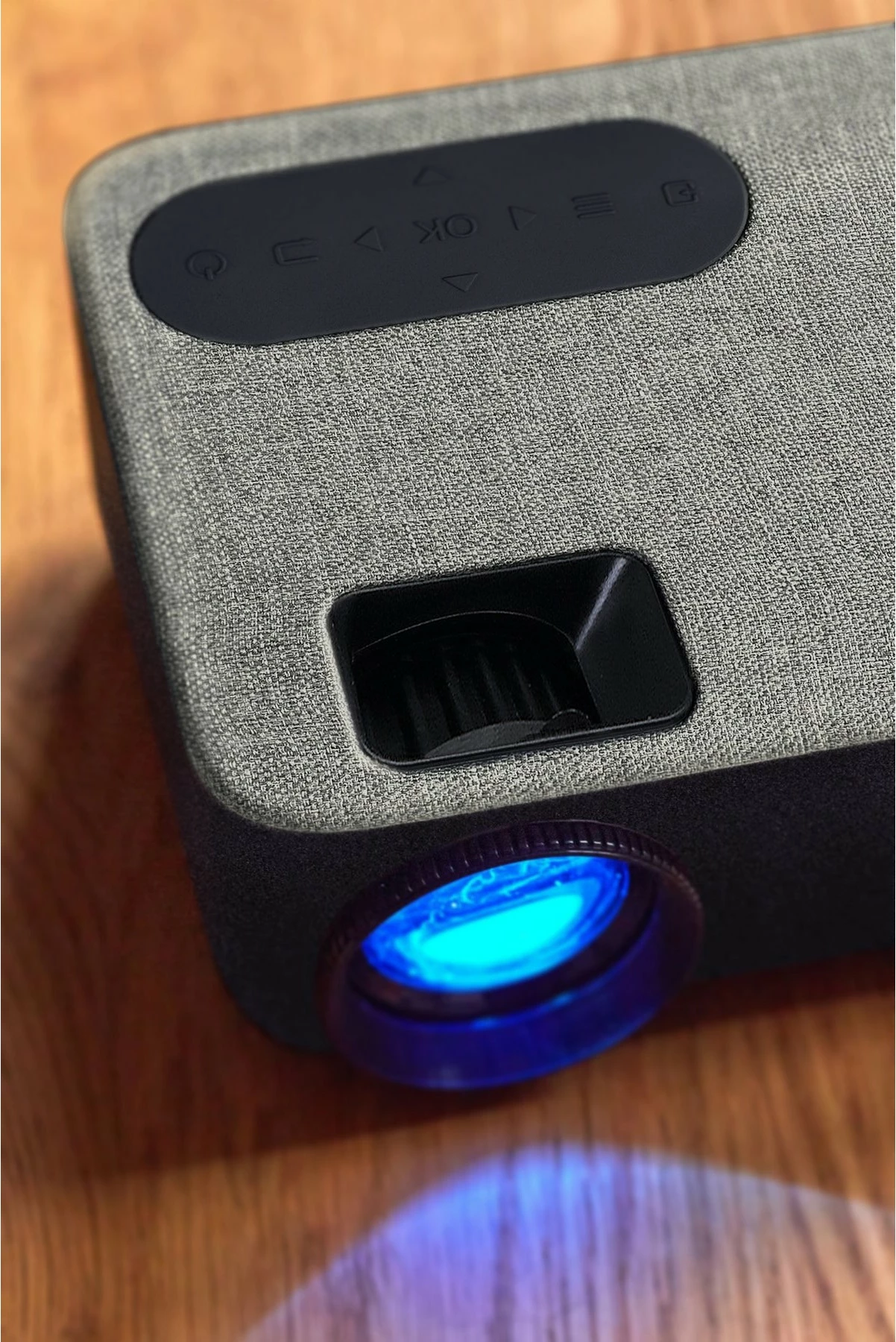 Projektor Lenco LPJ-700BKGY, Full HD, Bluetooth, 2x HDMI, MicroSD, i zi