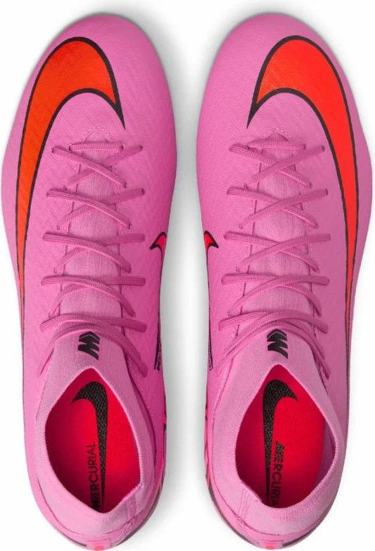 Atlete futbolli Nike, të kuqe