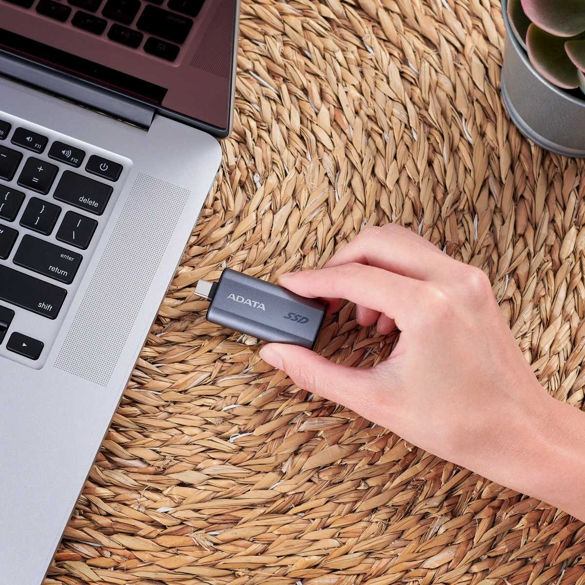 SSD i jashtëm Adata SC750, 2000 GB, USB 3.2, Titanium