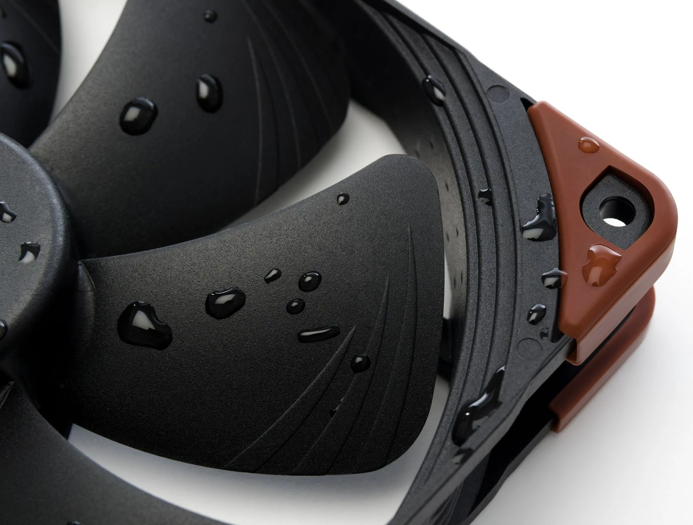 Ftohës Noctua NF-A14, PPC-2000 IP67 PWM, 14cm, i zi/kaftë