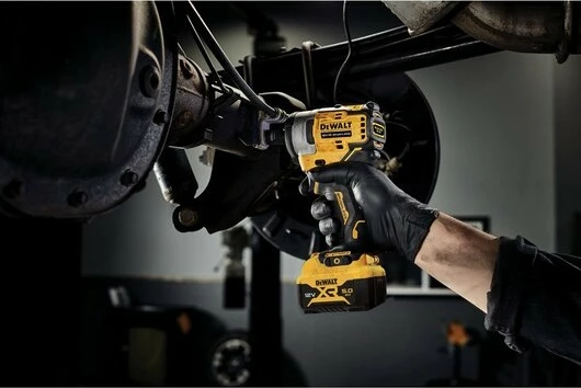 Çelës goditës DeWALT 12V, brushless, 5Ah, zi/verdhë