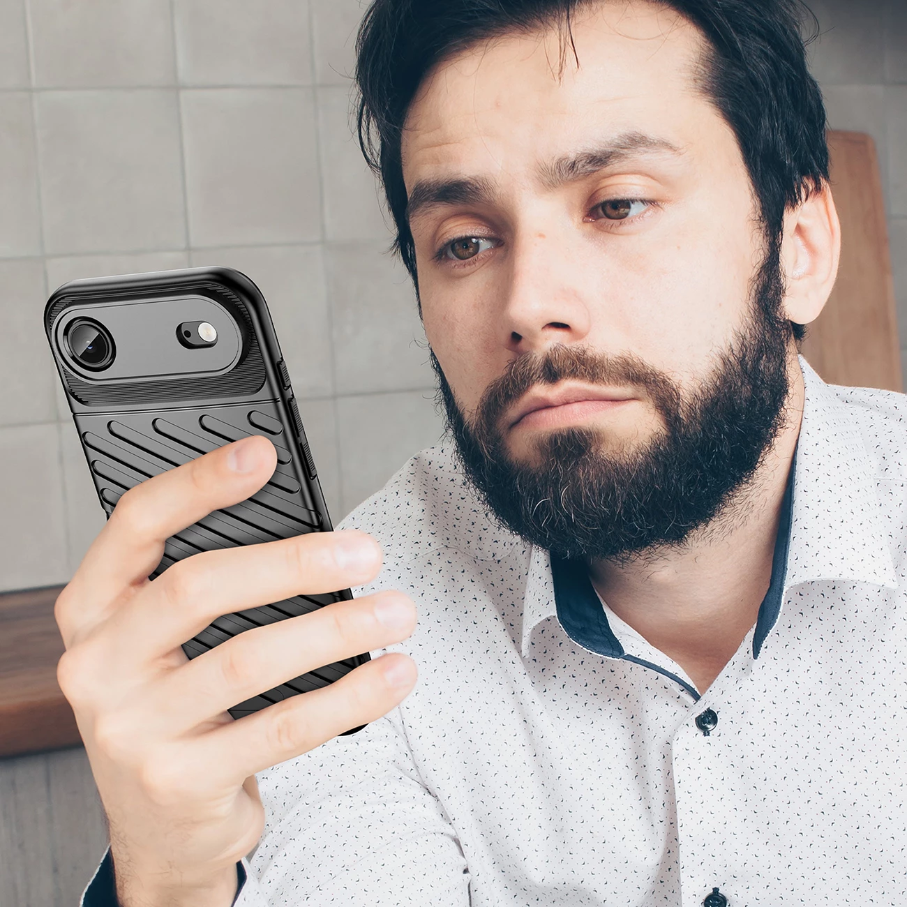 Mbështjellës Hurtel Thunder Case për iPhone 17 Air, TPU, i zi