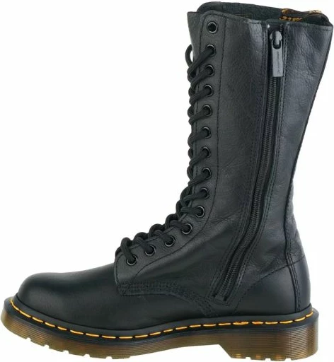 Helmetë Dr Martens, e zezë