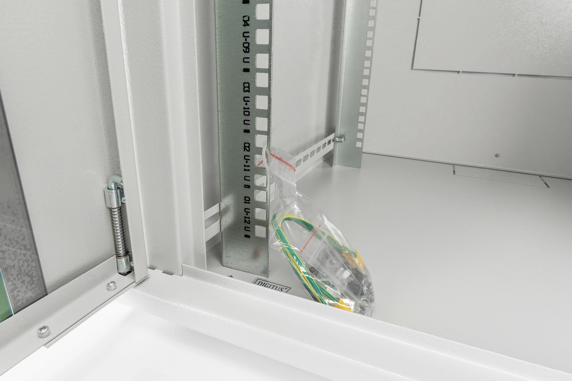 Kasë rrjeti Digitus Dynamic Basic 12U, 600x600mm, xham, gri