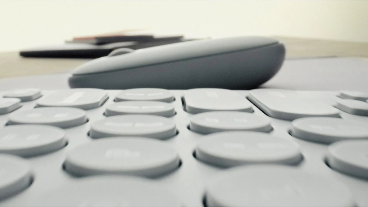 Maus Logitech 910-007015, pa kabllo, RF Wireless + Bluetooth, 4000 DPI, grafit