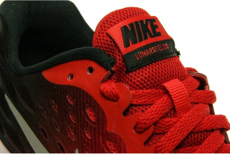 Atlete Nike femra, shumëngjyrëshe