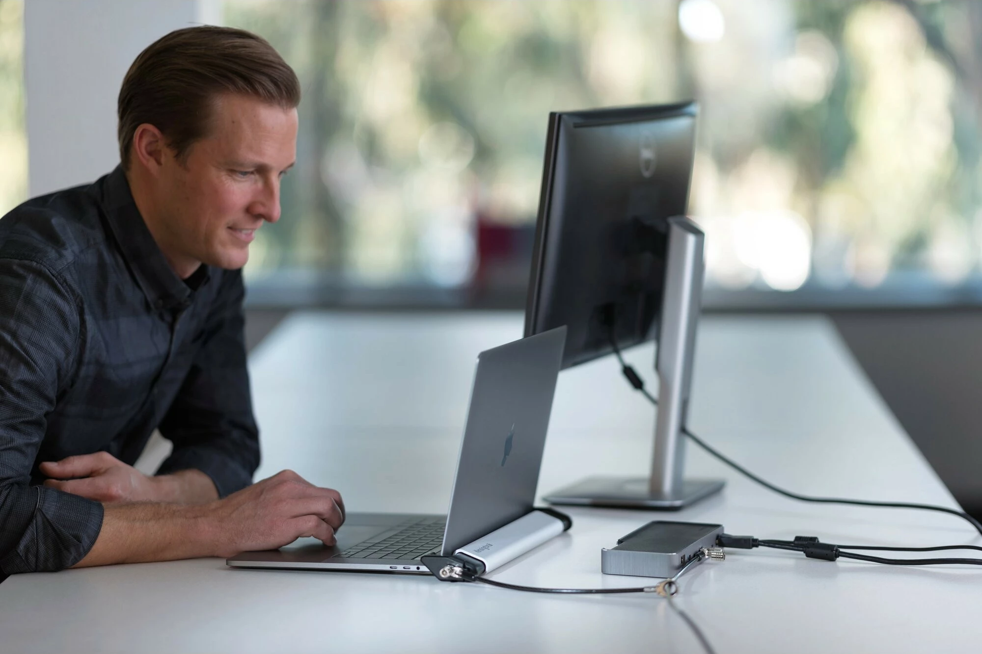 Stacion sigurie për laptop Kensington Laptop Locking Station 2.0, alumini, silver