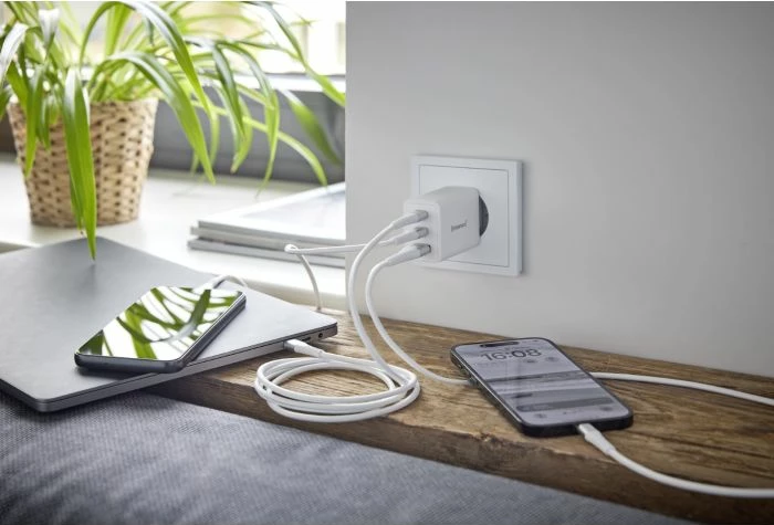 karikues INTENSO W65ACC 65W GaN, 2xUSB-C + 1xUSB-A, prizë EU, i bardhë
