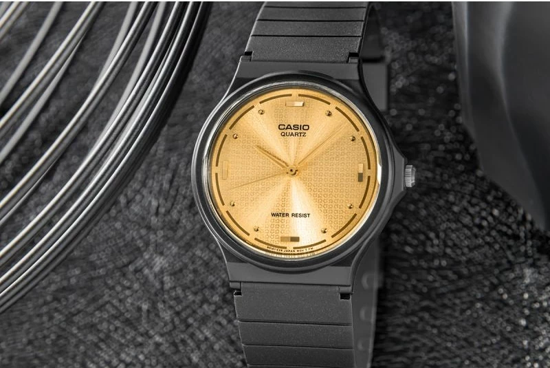 Orë dore për femra Casio, e zezë