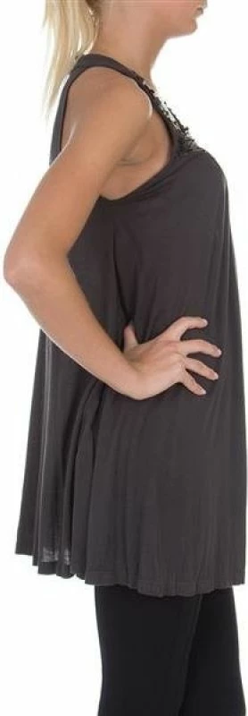 Top për femra Guess, me sekuenca