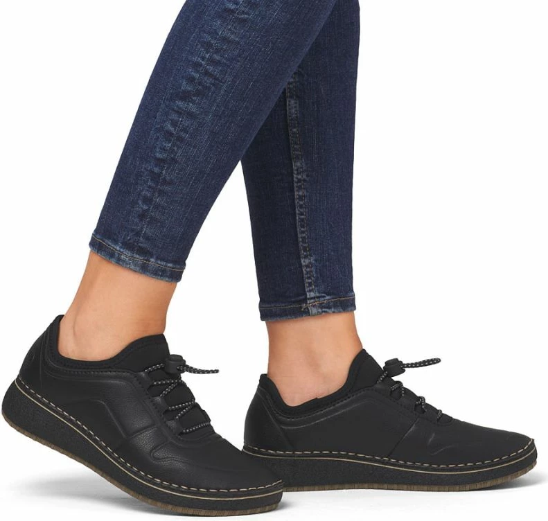 Këpucë me takë të lartë Rieker për femra, të zeza