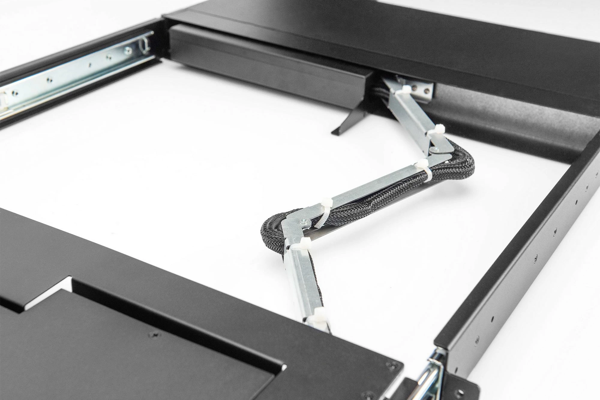 KVM Console Digitus 17 inç, Full HD, tastierë gjermane, rack 1U, e zezë