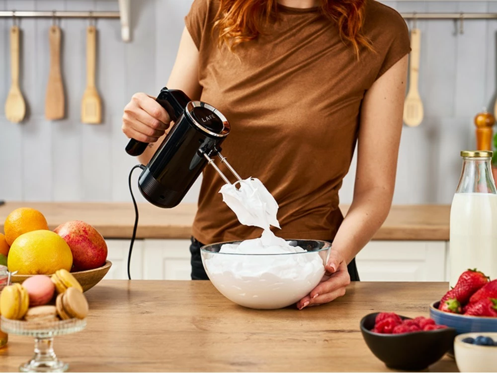 Mikser dore Lafe MixPro LAFMIX47474 300W, 5 shpejtësi, turbo, 2 lloje aksesorë e zezë