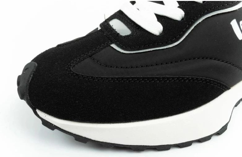 Atlete femra Lee Cooper, të zeza