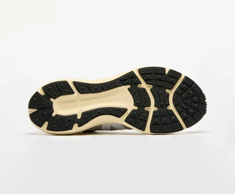 Atlete vrapimi për meshkuj Veja, të bardha