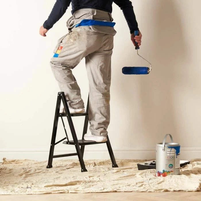 Shkallë dyshkallëshe çeliku VonHaus 3515436, palosëse slimline, kapacitet 150 kg, e zezë