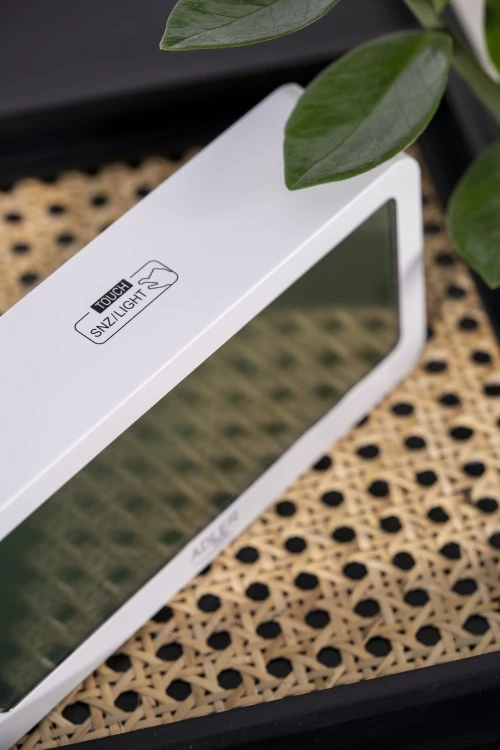 Orë alarmi, Adler, AD 1195, ekran me ndriçim, 3 alarme, shfaq kohë/datë/temperaturë/lagështi, me bateri 2xAA, bardhë