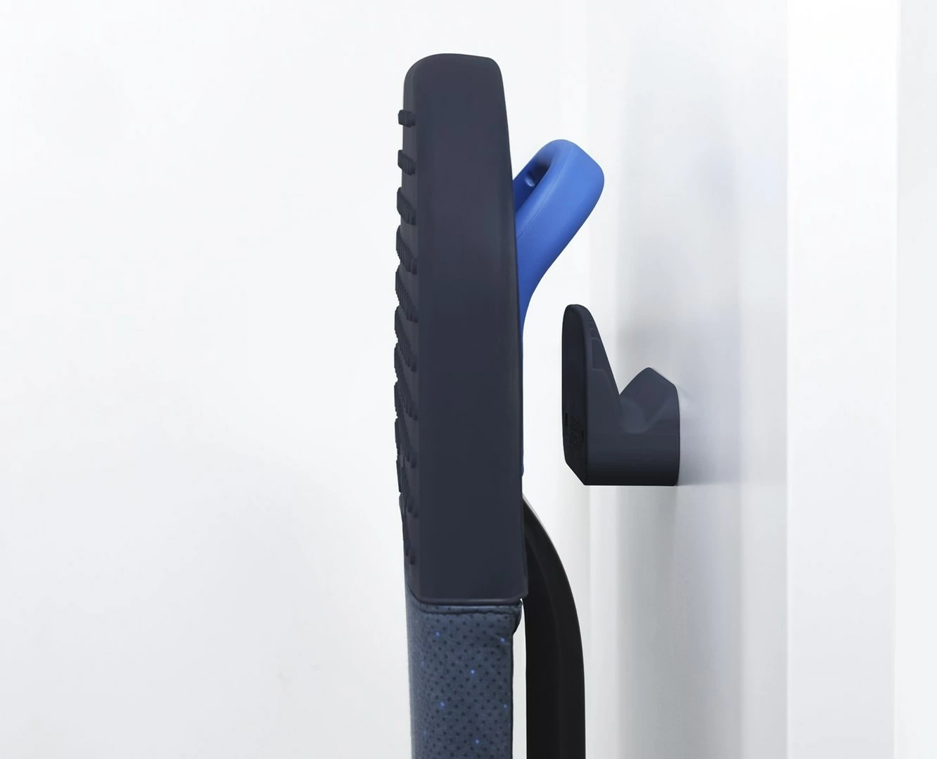 Tavolinë për hekurosje Joseph Joseph, 130 x 38 cm, e kaltër