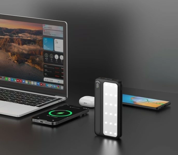 Powerbank Rebeltec P20 LCDPD LAMP, 20000mAh, me llambë LED, e zezë