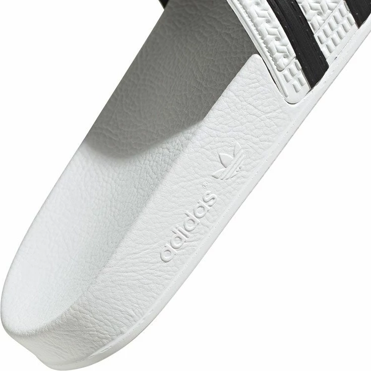 Papuqe për meshkuj adidas, të bardha