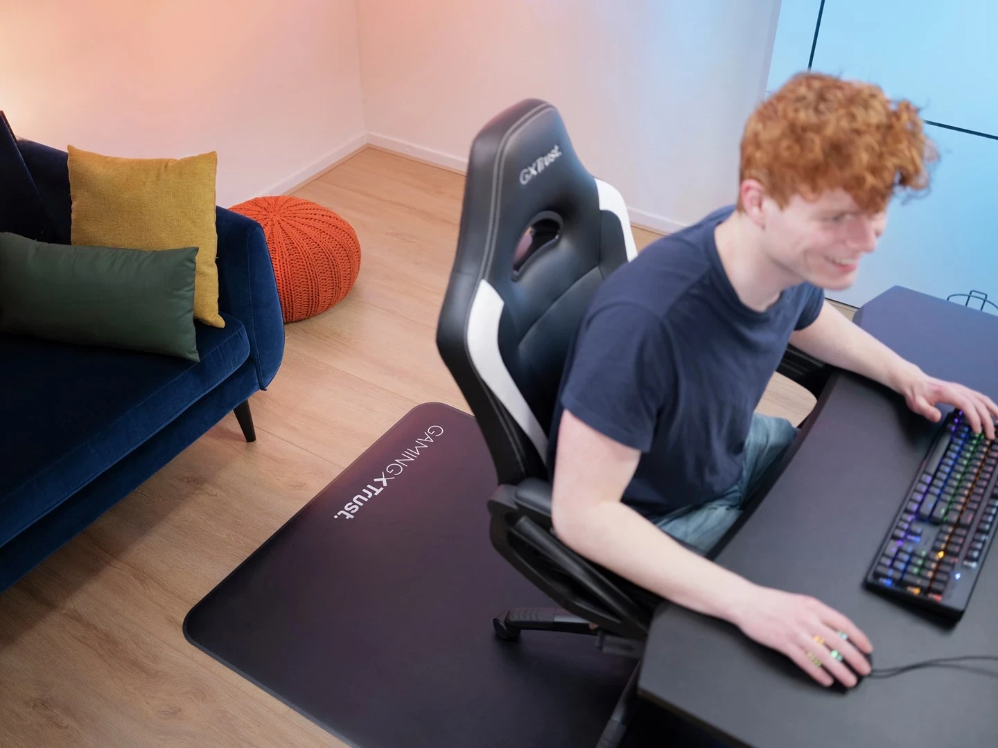 Pad për karrige Trust GXT 715, e zeza