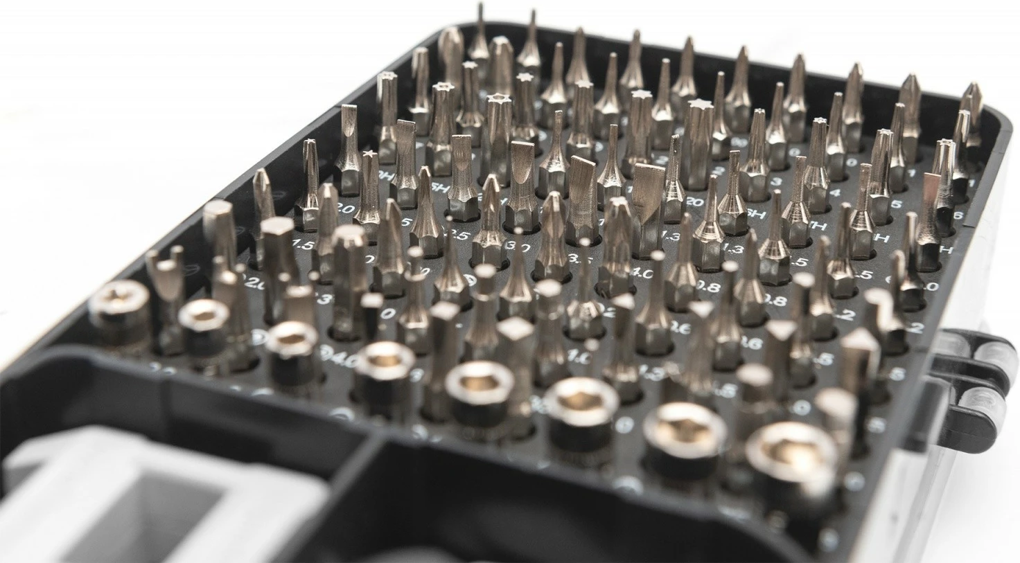 Set kaçavidash Digitus DA-70361, 115 pjesë, për riparime precize